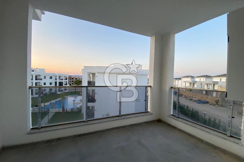 Manisa Karaalide havuzlu site içerisinde sıfır 1+1 daire