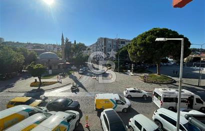 BERGAMA CUMHURİYET MEYDANINDA MERKEZİ KİRALIK OFİS