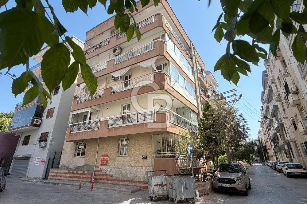 KARŞIYAKA GONCALAR’DA MERKEZİ KONUMDA SATILIK 2+1 ARA KAT DAİRE