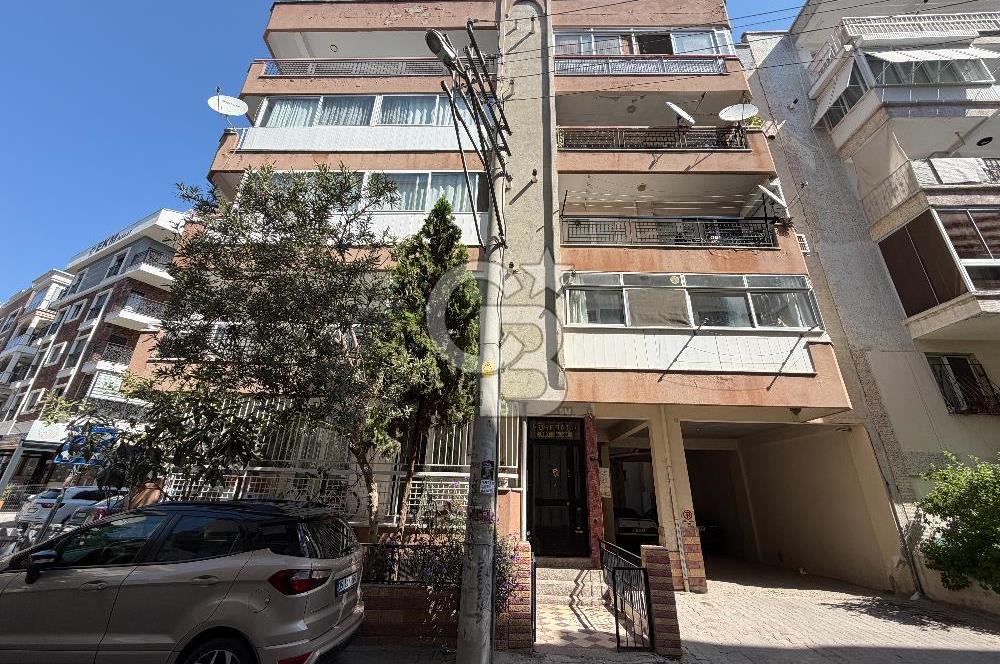 KARŞIYAKA GONCALAR’DA MERKEZİ KONUMDA SATILIK 2+1 ARA KAT DAİRE