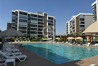 Ataşehir Modern1'de, 2 Balkondan Havuz Manzaralı, Satılık 3+1 Daire - 2 - 369280