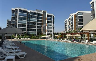 Ataşehir Modern1'de, 2 Balkondan Havuz Manzaralı, Satılık 3+1 Daire