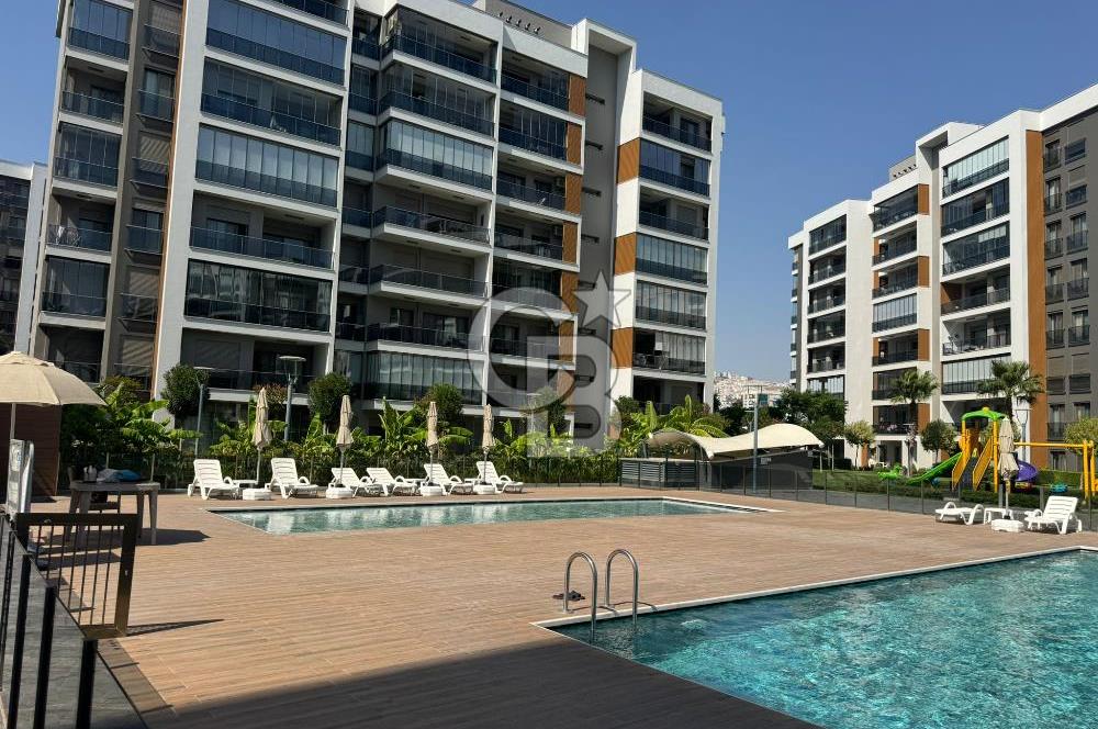 Ataşehir Modern1'de, 2 Balkondan Havuz Manzaralı, Satılık 3+1 Daire