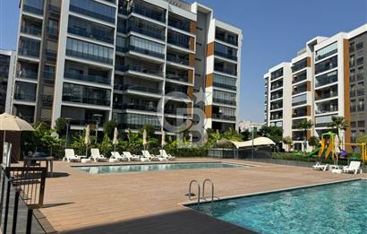 Ataşehir Modern1'de, 2 Balkondan Havuz Manzaralı, Satılık 3+1 Daire