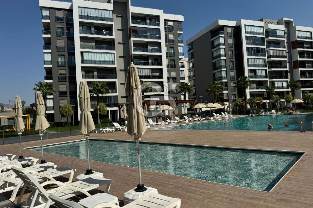 Ataşehir Modern1'de, 2 Balkondan Havuz Manzaralı, Satılık 3+1 Daire