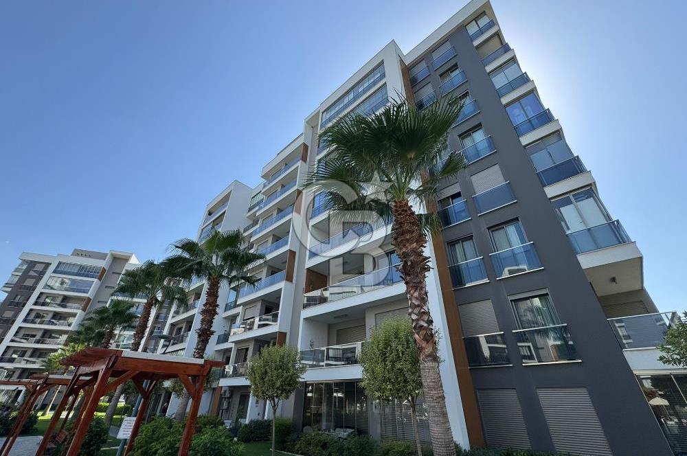 Ataşehir Modern1'de, 2 Balkondan Havuz Manzaralı, Satılık 3+1 Daire