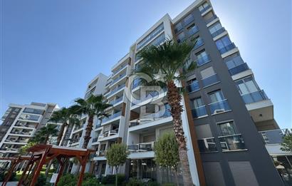 Ataşehir Modern1'de, 2 Balkondan Havuz Manzaralı, Satılık 3+1 Daire