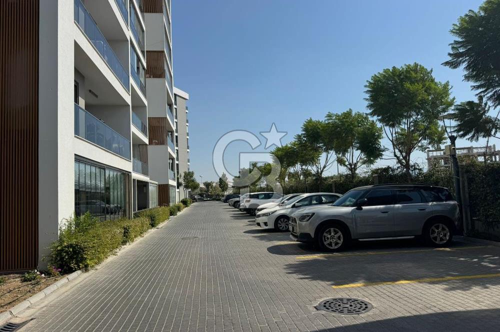 Ataşehir Modern1'de, 2 Balkondan Havuz Manzaralı, Satılık 3+1 Daire