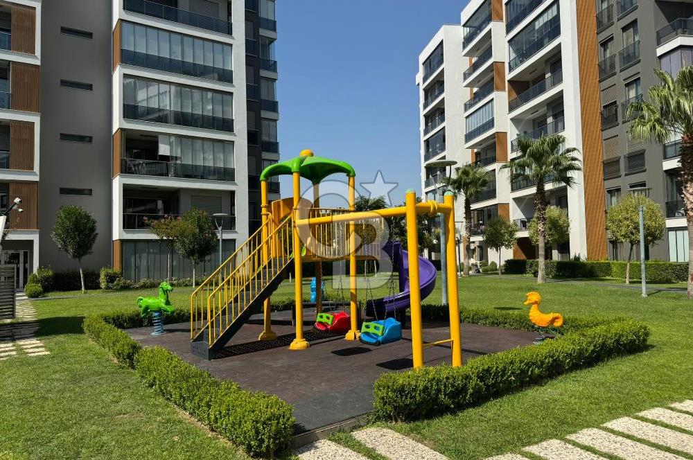 Ataşehir Modern1'de, 2 Balkondan Havuz Manzaralı, Satılık 3+1 Daire