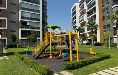 Ataşehir Modern1'de, 2 Balkondan Havuz Manzaralı, Satılık 3+1 Daire