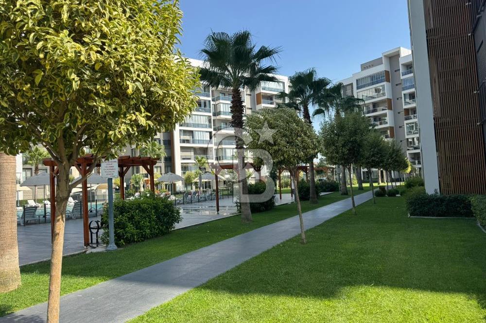 Ataşehir Modern1'de, 2 Balkondan Havuz Manzaralı, Satılık 3+1 Daire
