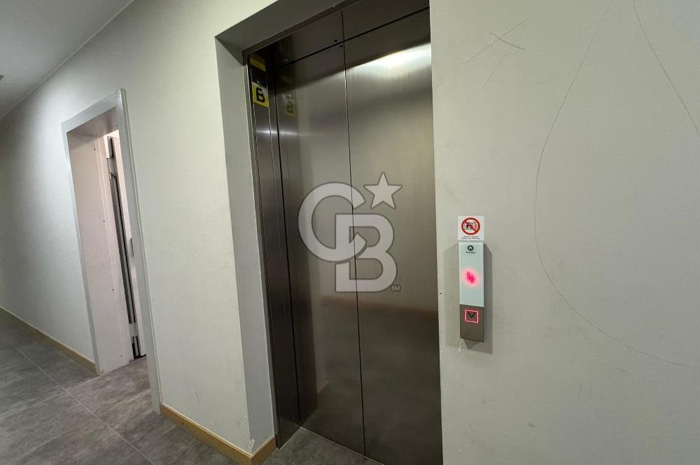 Ataşehir Modern1'de, 2 Balkondan Havuz Manzaralı, Satılık 3+1 Daire