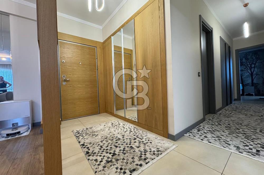 Ataşehir Modern1'de, 2 Balkondan Havuz Manzaralı, Satılık 3+1 Daire