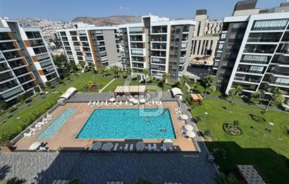 Ataşehir Modern1'de, 2 Balkondan Havuz Manzaralı, Satılık 3+1 Daire