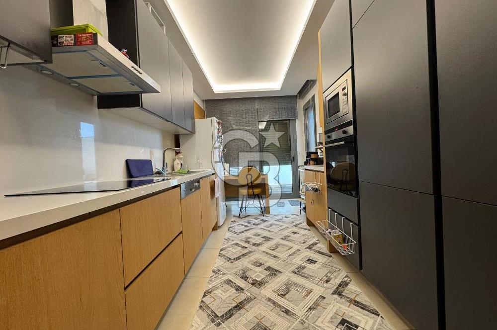 Ataşehir Modern1'de, 2 Balkondan Havuz Manzaralı, Satılık 3+1 Daire