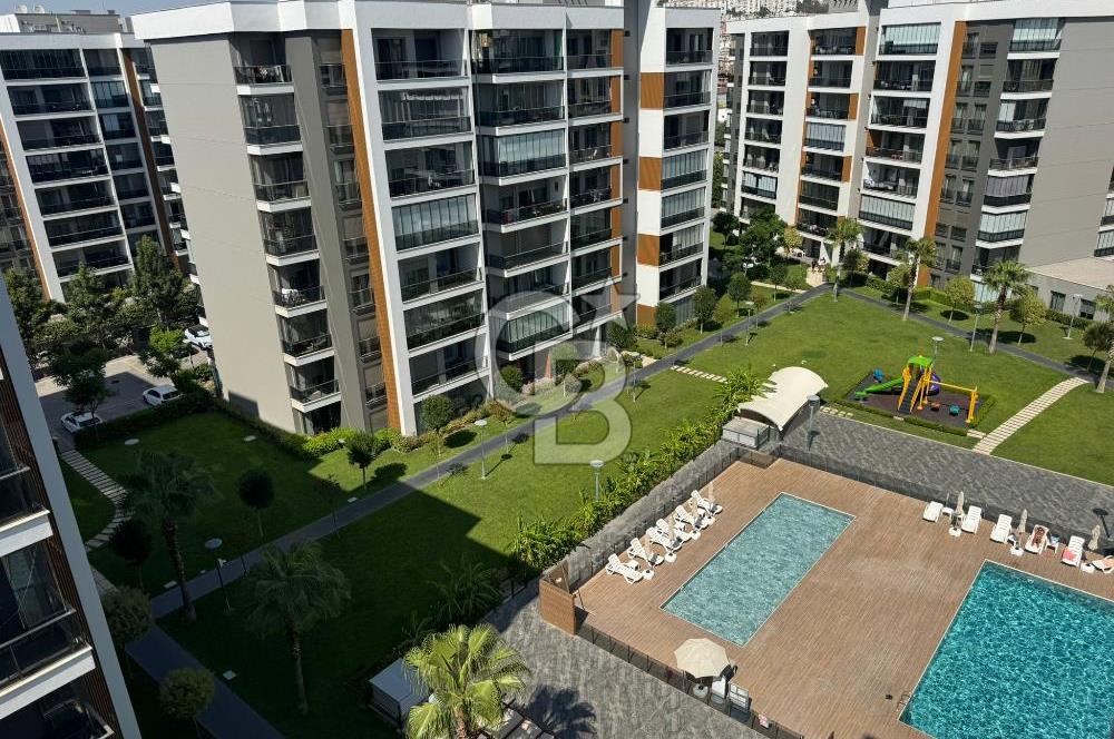 Ataşehir Modern1'de, 2 Balkondan Havuz Manzaralı, Satılık 3+1 Daire