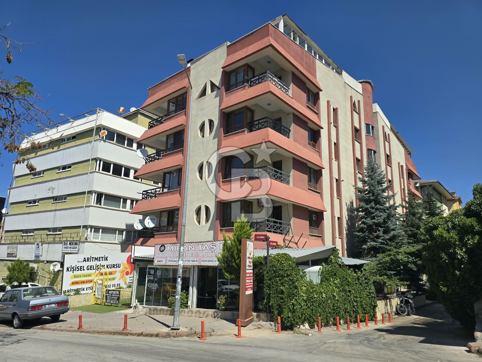TURAN GÜNEŞ'E BİR BİNA ASANSÖRLÜ K.GARAJLI SATILIK 3+1DAİRE