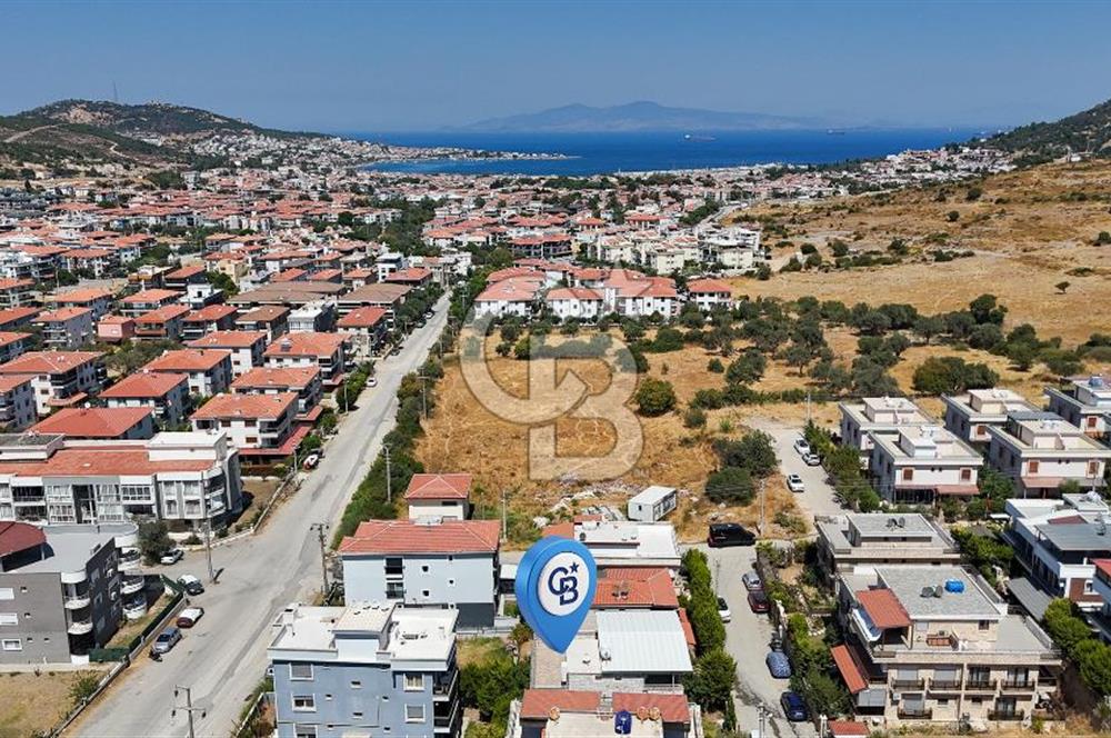 Yeni Foça'da Deniz Manzaralı 6+1 Bahçe Dubleksi