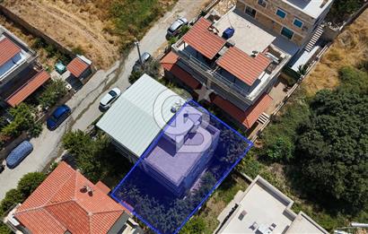 Yeni Foça'da Deniz Manzaralı 6+1 Bahçe Dubleksi