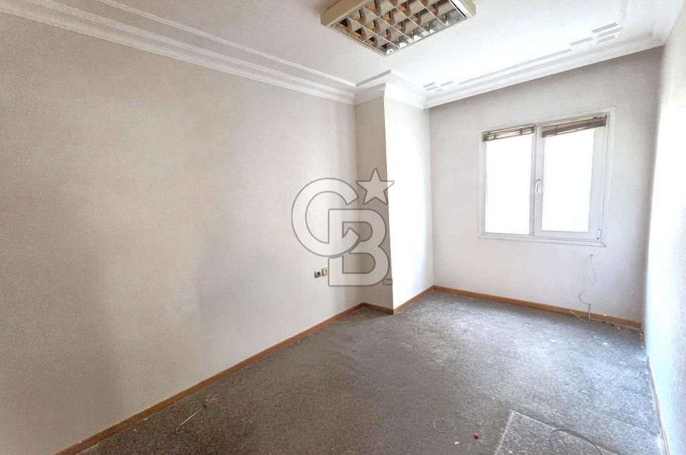 MUHTEŞEM LOKASYON'DA GİRNE CADDESİ ÜZERİ 2+1 KİRALIK İŞYERİ