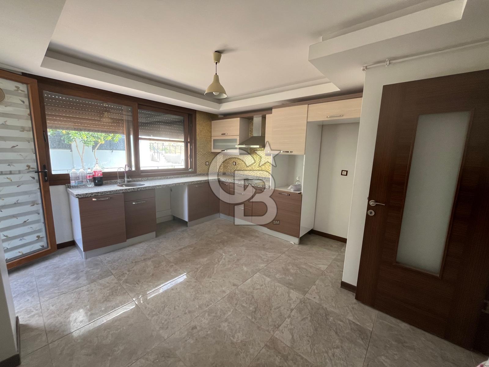 YALI MAHALLESİNDE DENİZ MANZARALI GENİŞ DUBLEKS DAİRE