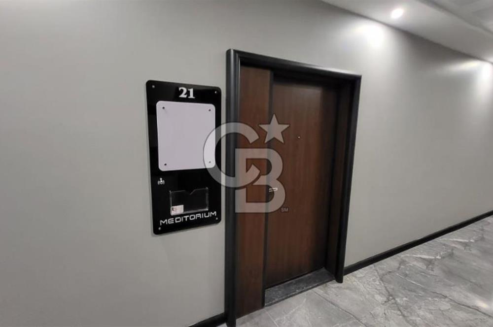 CB Envoy'dan Meditorium Sağlık Plazasında Doğa Manzaralı Ofis