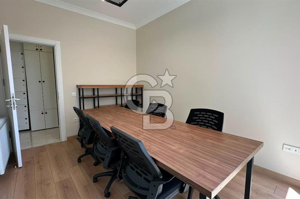 FENERYOLU , BAĞDAT CADDESİ ÜZERİ FULL EŞYALI LÜKS OFİS 175 M2