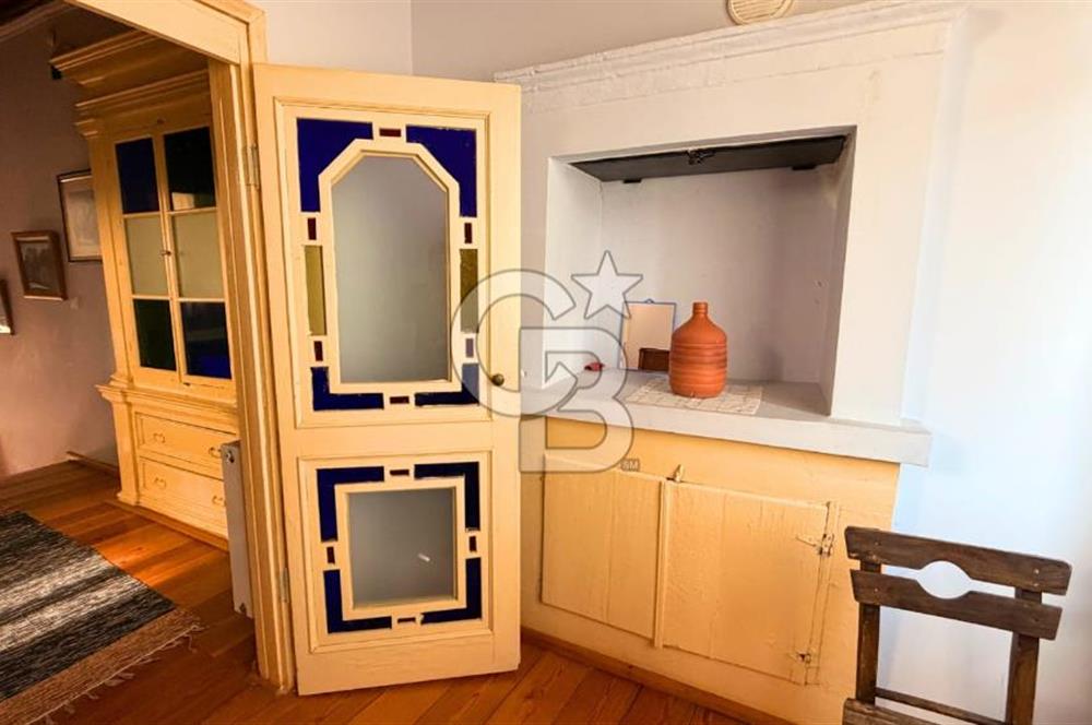 Ayvalık Merkezde Kiralık Avlulu Tarihi Rum Evi