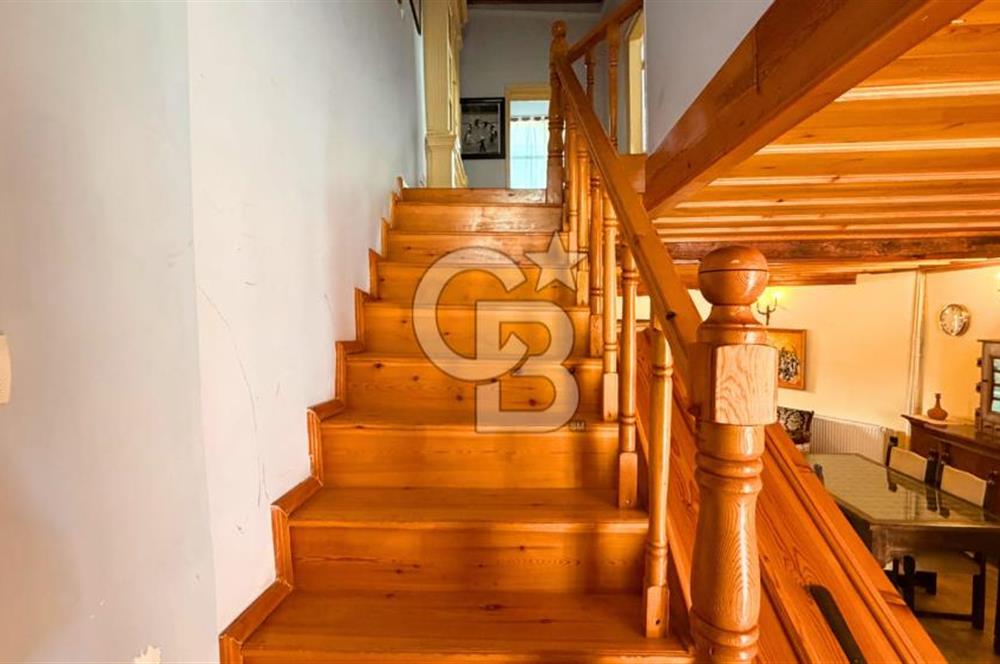 Ayvalık Merkezde Kiralık Avlulu Tarihi Rum Evi
