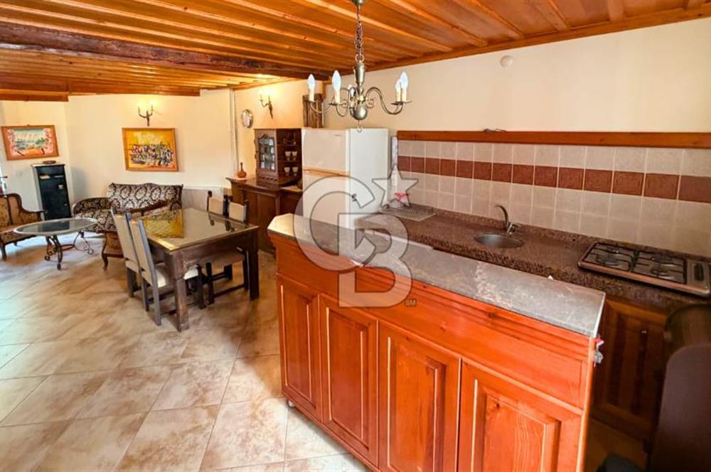 Ayvalık Merkezde Kiralık Avlulu Tarihi Rum Evi
