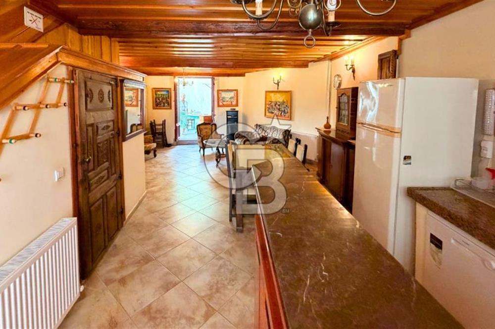 Ayvalık Merkezde Kiralık Avlulu Tarihi Rum Evi
