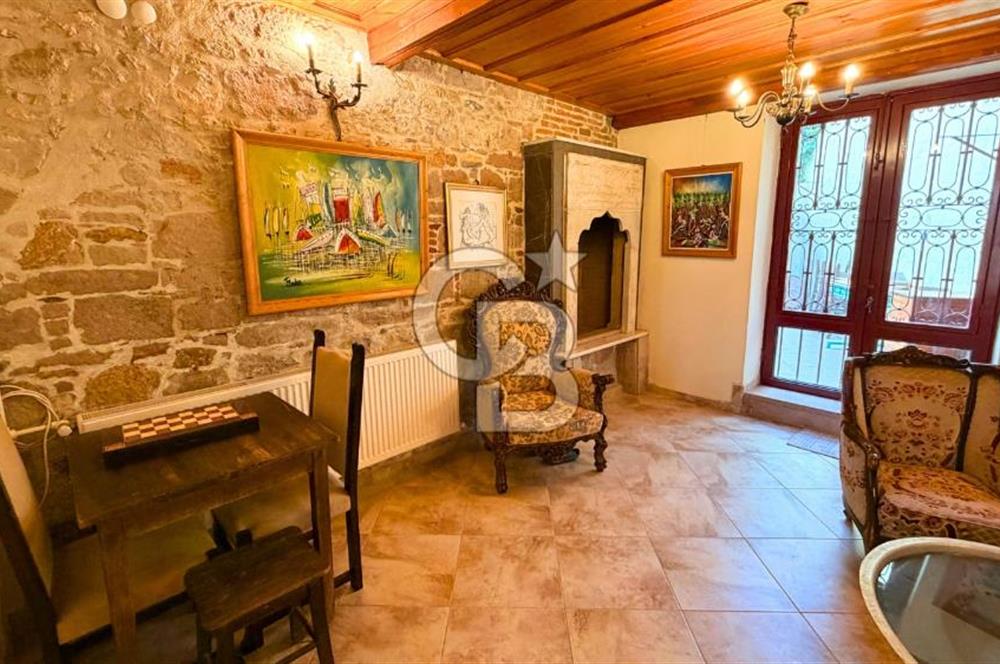 Ayvalık Merkezde Kiralık Avlulu Tarihi Rum Evi