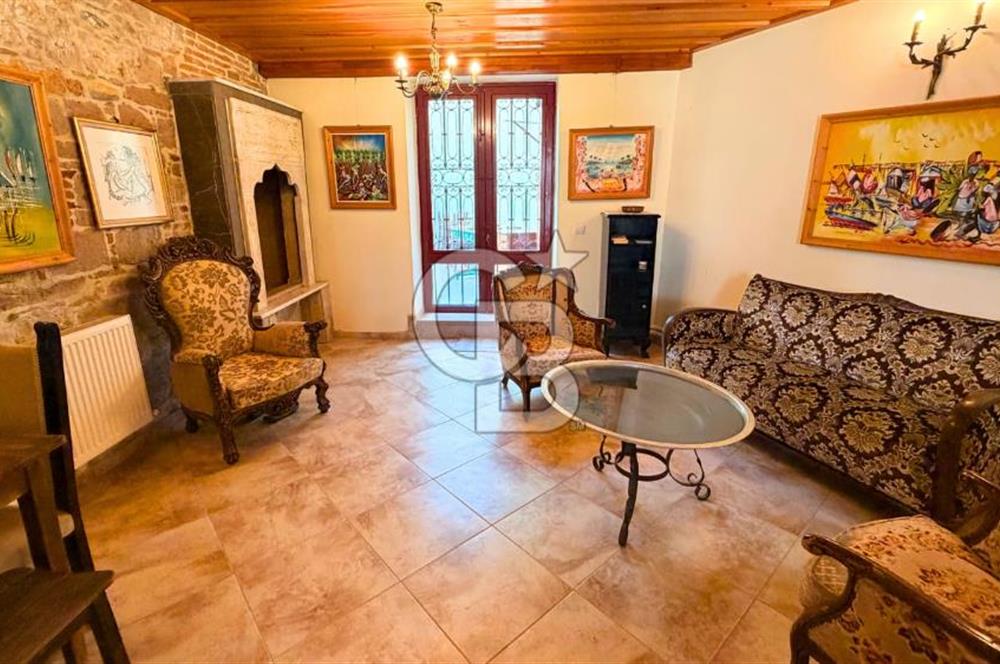Ayvalık Merkezde Kiralık Avlulu Tarihi Rum Evi