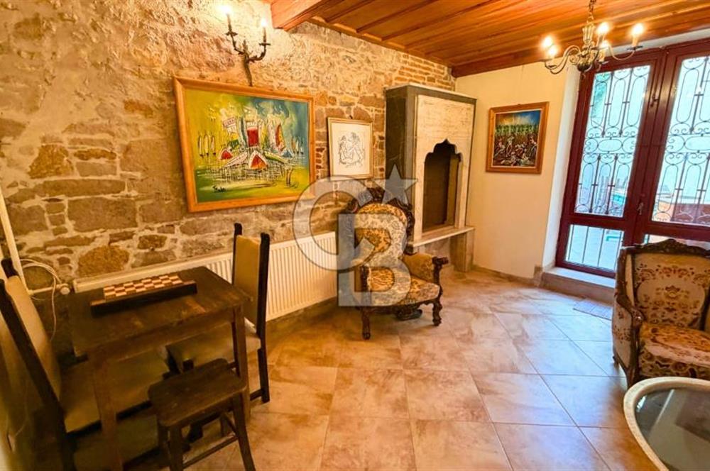 Ayvalık Merkezde Kiralık Avlulu Tarihi Rum Evi