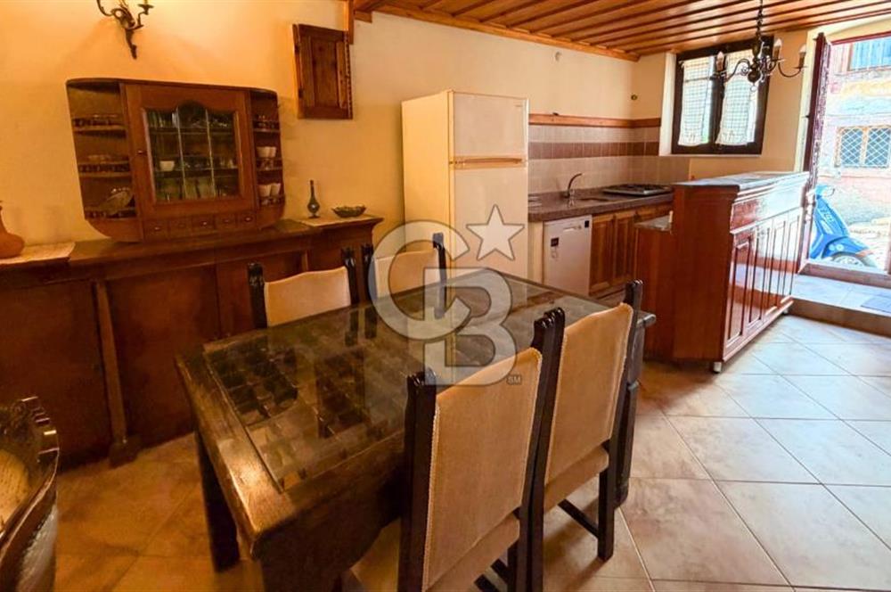 Ayvalık Merkezde Kiralık Avlulu Tarihi Rum Evi