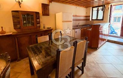 Ayvalık Merkezde Kiralık Avlulu Tarihi Rum Evi