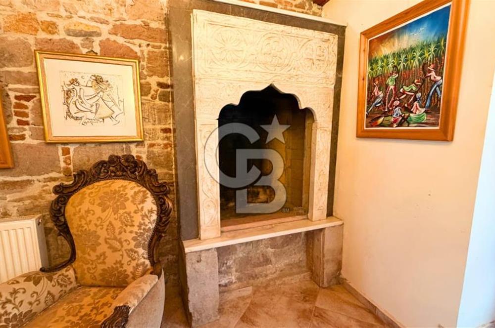Ayvalık Merkezde Kiralık Avlulu Tarihi Rum Evi