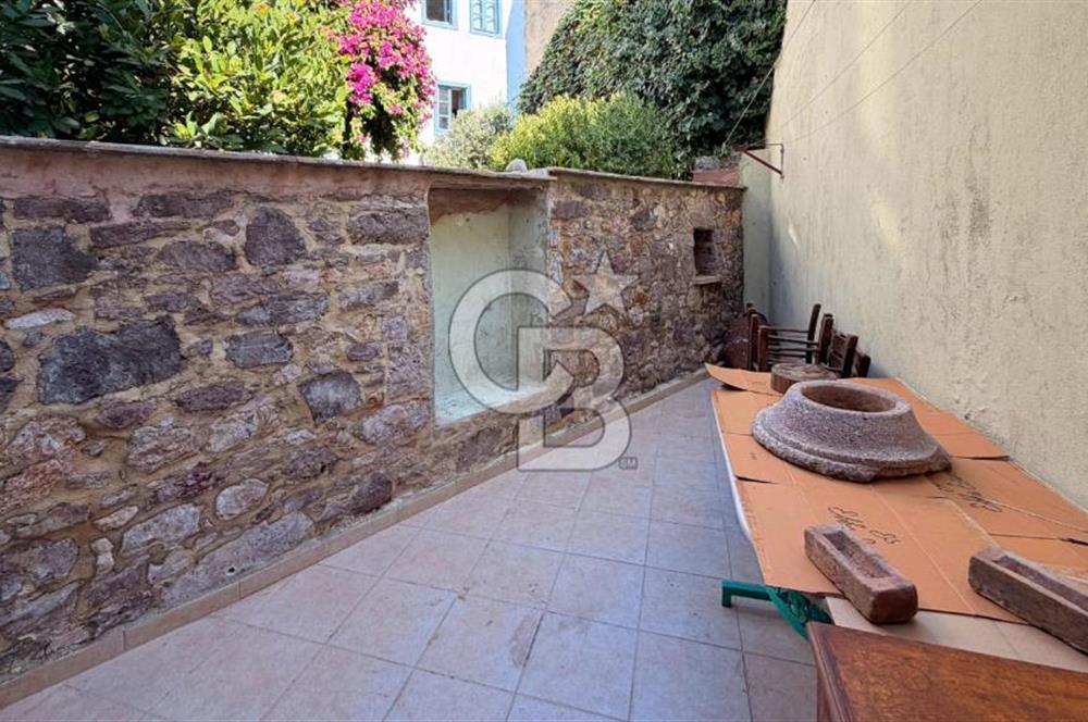 Ayvalık Merkezde Kiralık Avlulu Tarihi Rum Evi