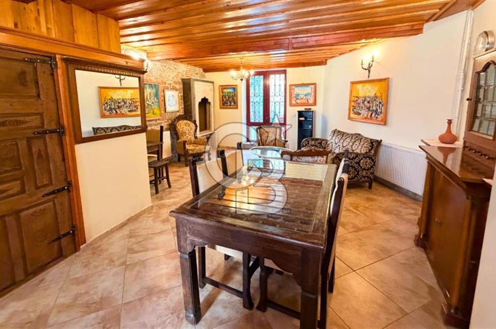 Ayvalık Merkezde Kiralık Avlulu Tarihi Rum Evi