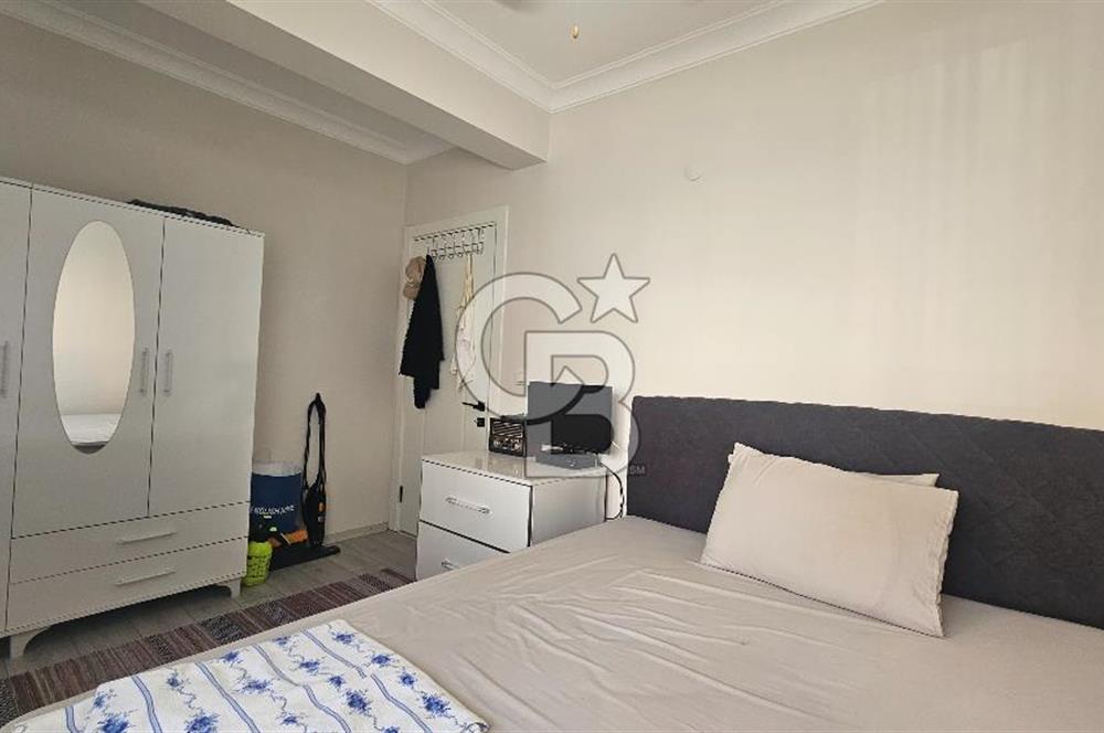 DİKİLİ ÇANDARLI MERKEZDE 1+1 EŞYALI BAHÇELİ SATILIK DAİRE