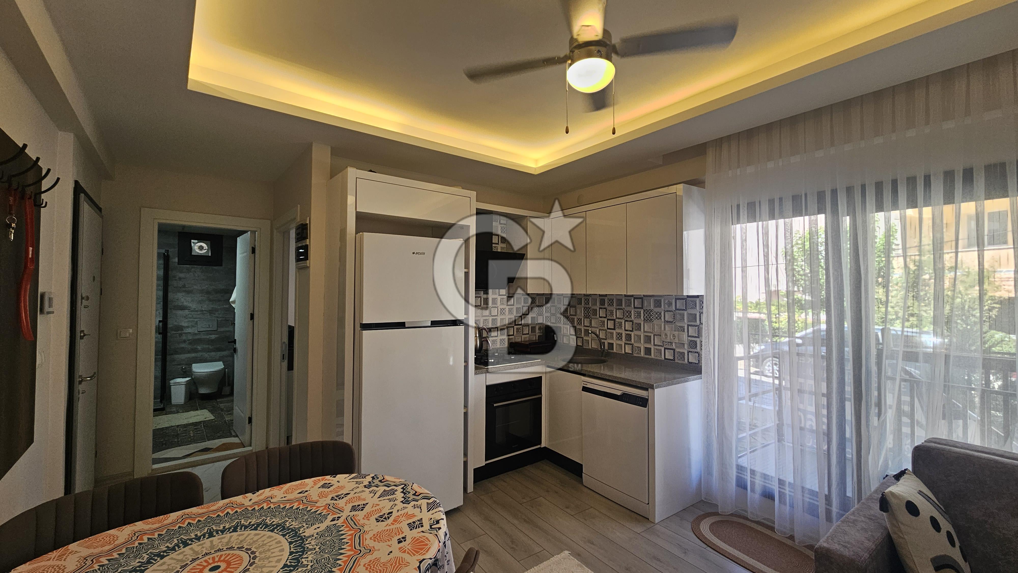 DİKİLİ ÇANDARLI MERKEZDE 1+1 EŞYALI BAHÇELİ SATILIK DAİRE
