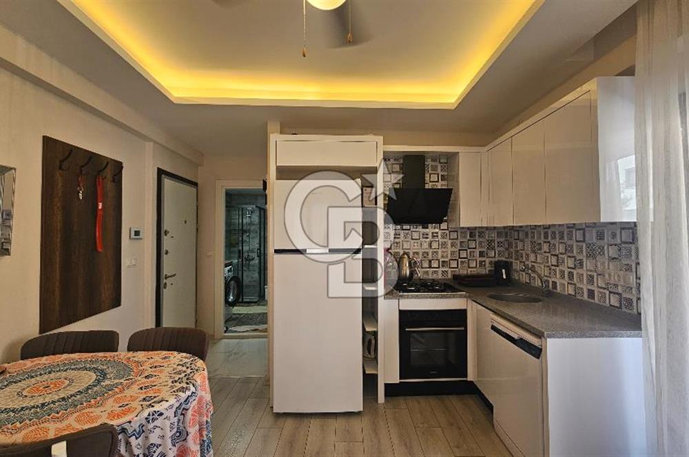 DİKİLİ ÇANDARLI MERKEZDE 1+1 EŞYALI BAHÇELİ SATILIK DAİRE