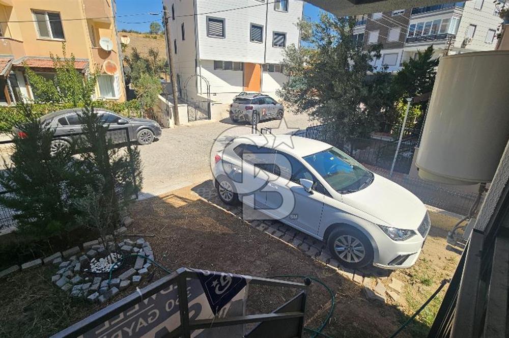 DİKİLİ ÇANDARLI MERKEZDE 1+1 EŞYALI BAHÇELİ SATILIK DAİRE