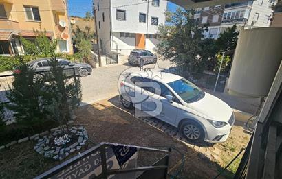 DİKİLİ ÇANDARLI MERKEZDE 1+1 EŞYALI BAHÇELİ SATILIK DAİRE