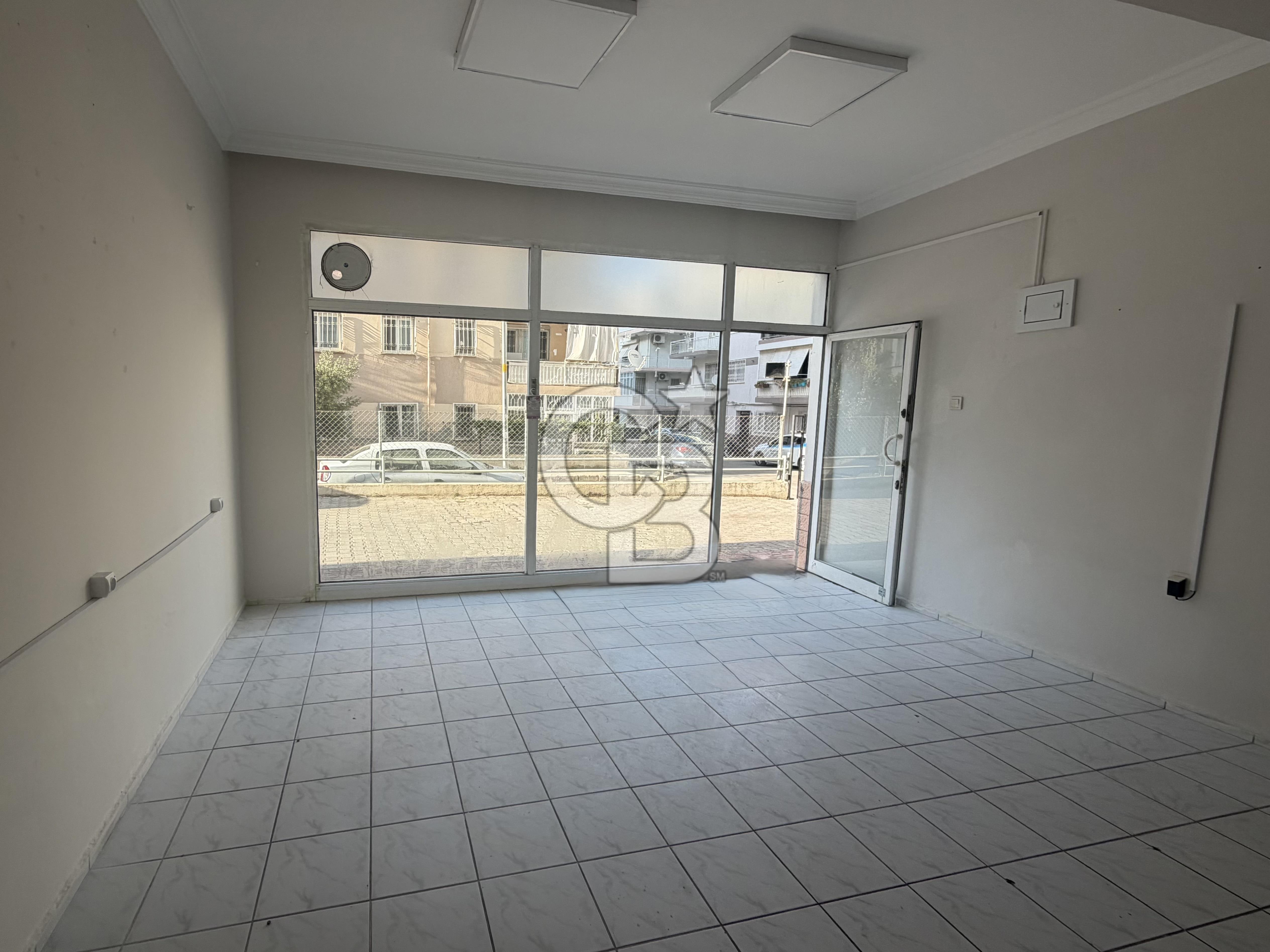 Balçova Korutürkte Avm ve Metro Yakını 31 m2 Satılık Dükkan