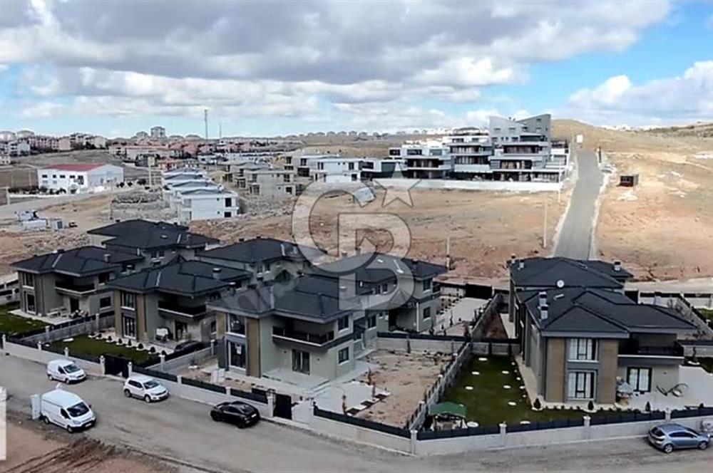 Aksaray Zafer Mahallesinde Satılık 5+1 Lüks Villa
