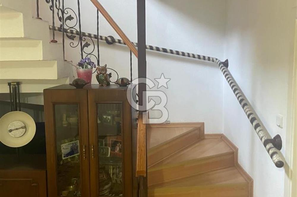 Kuşadası Kirazlı Köyü'nde 500 m² Arsalı, 6+2 Lüks Müstakil Ev