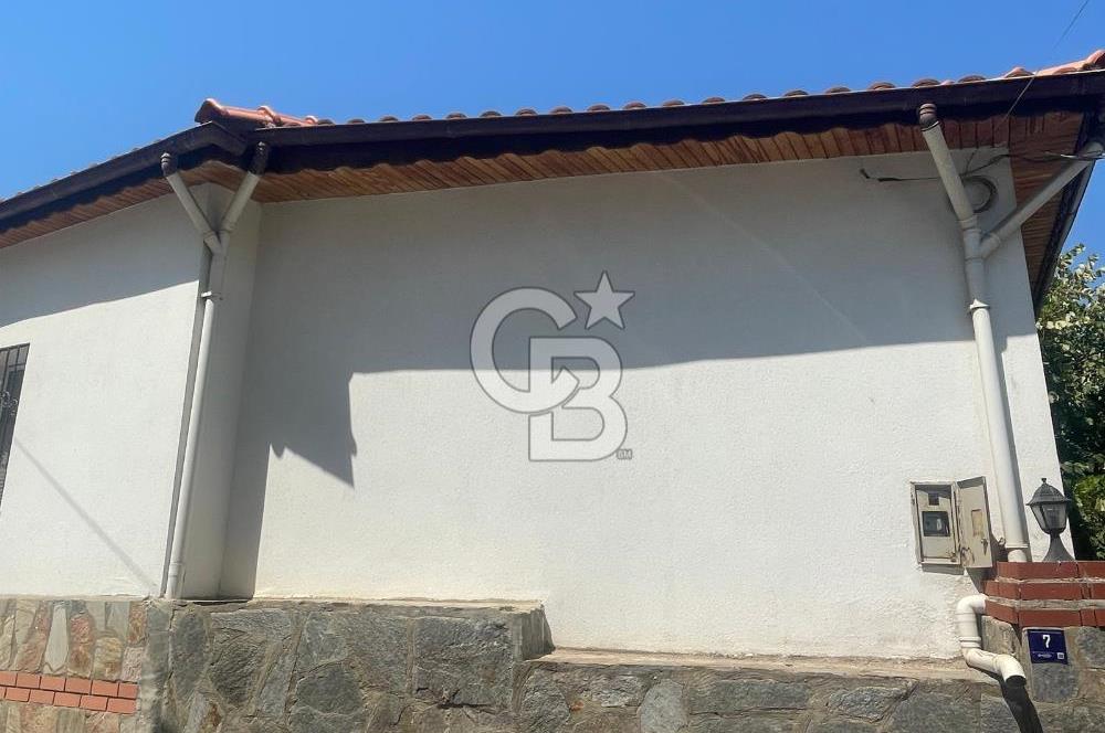 Kuşadası Kirazlı Köyü'nde 500 m² Arsalı, 6+2 Lüks Müstakil Ev