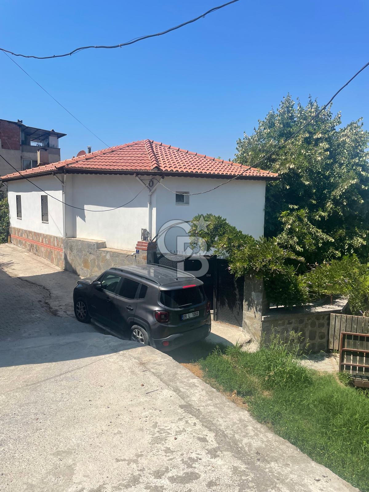 Kuşadası Kirazlı Köyü'nde 500 m² Arsalı, 6+2 Lüks Müstakil Ev