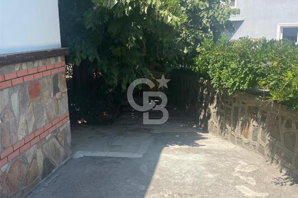 Kuşadası Kirazlı Köyü'nde 500 m² Arsalı, 6+2 Lüks Müstakil Ev